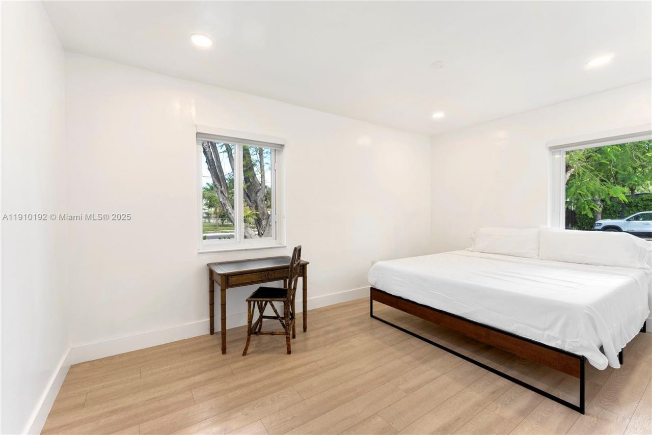 810 NW 7th St, Miami, FL 33136 Photo