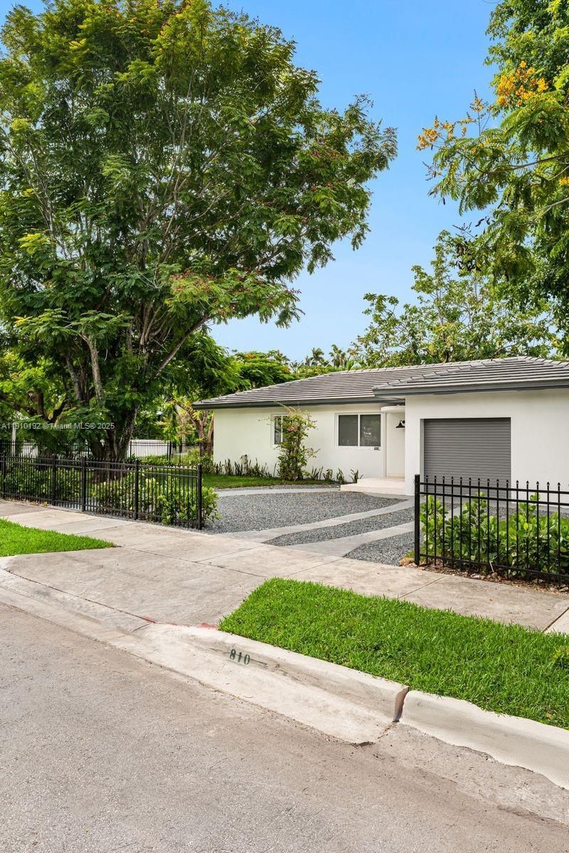 810 NW 7th St, Miami, FL 33136 Photo