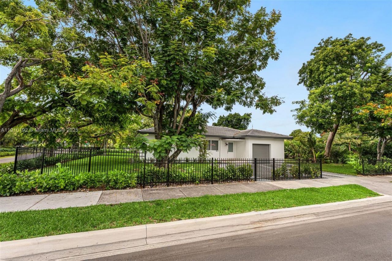 810 NW 7th St, Miami, FL 33136 Photo