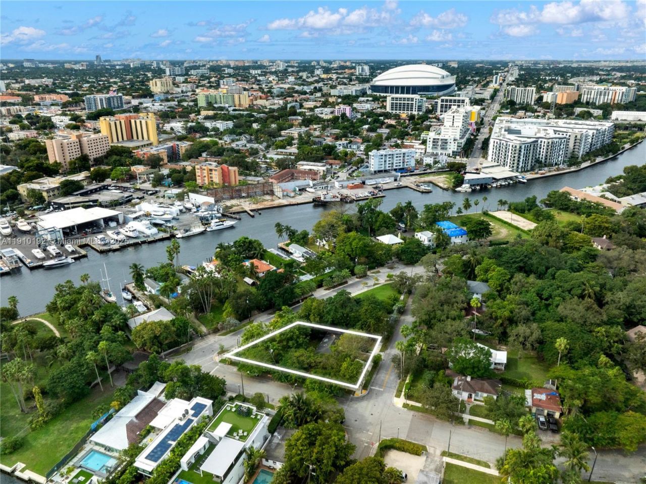 810 NW 7th St, Miami, FL 33136 Photo