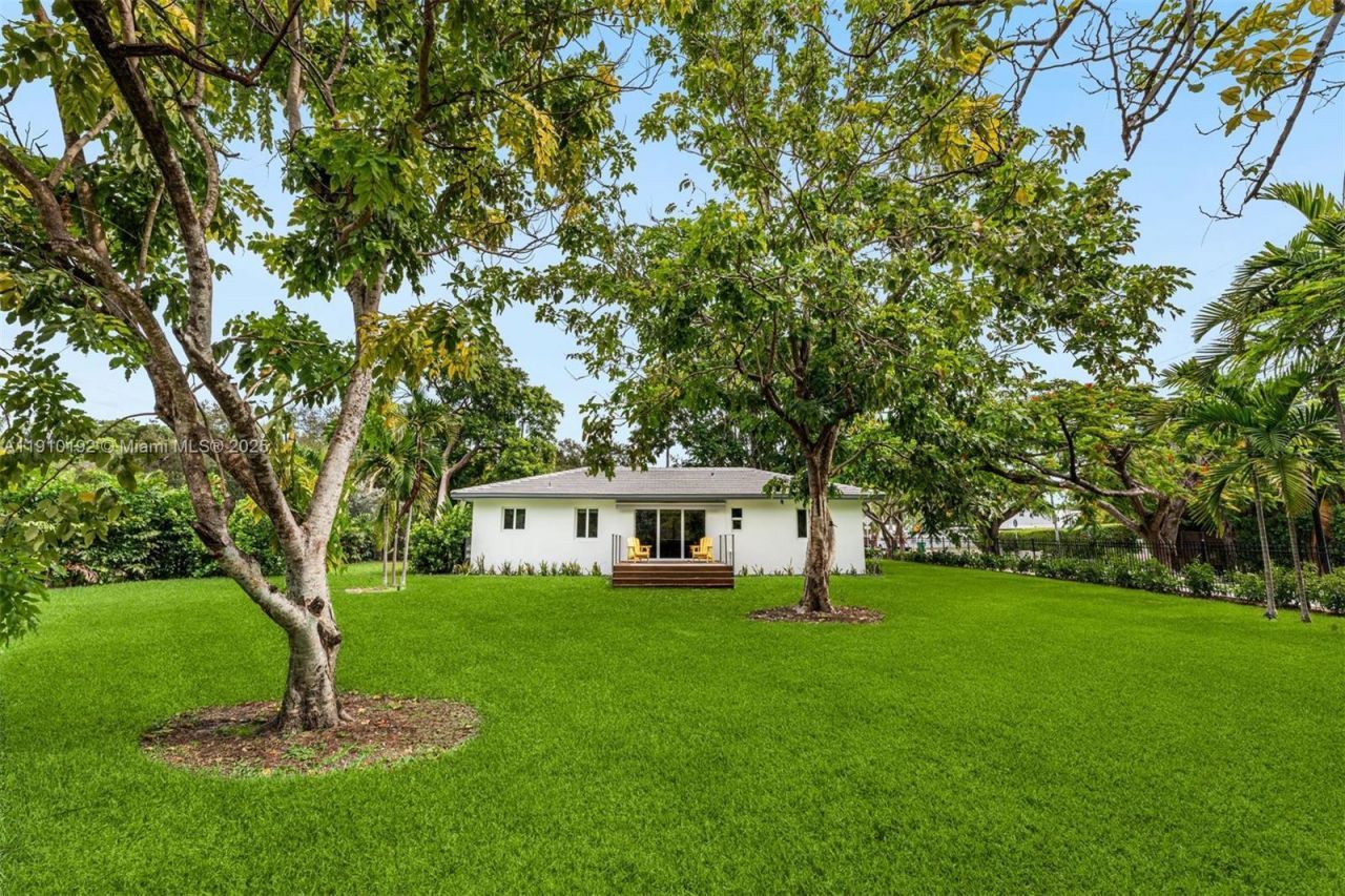 810 NW 7th St, Miami, FL 33136 Photo