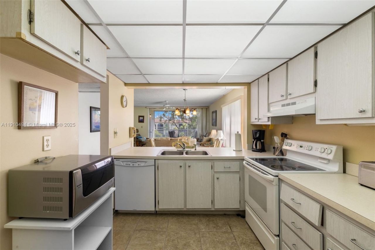 1087 Forest Lakes Drive, Unit 309, Naples, FL 34105 Photo