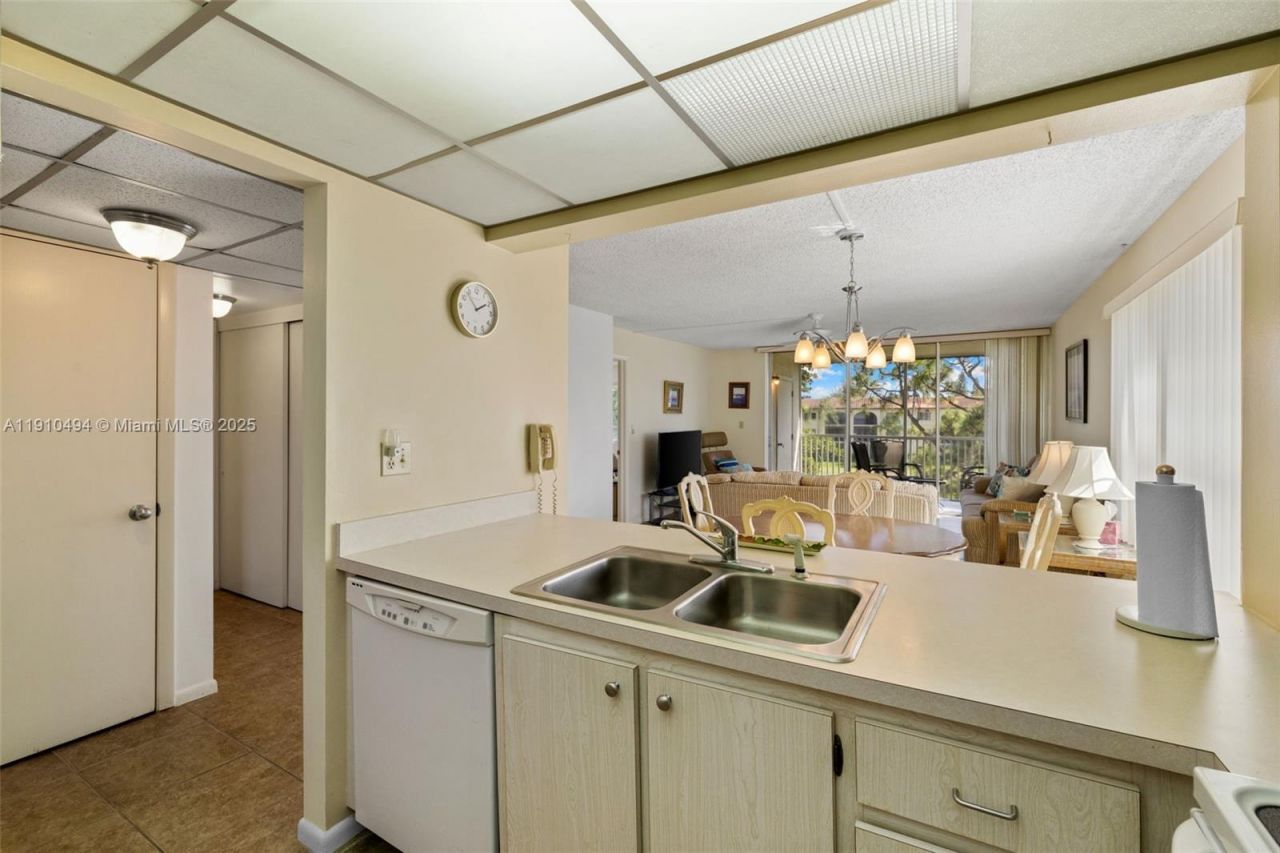 1087 Forest Lakes Drive, Unit 309, Naples, FL 34105 Photo