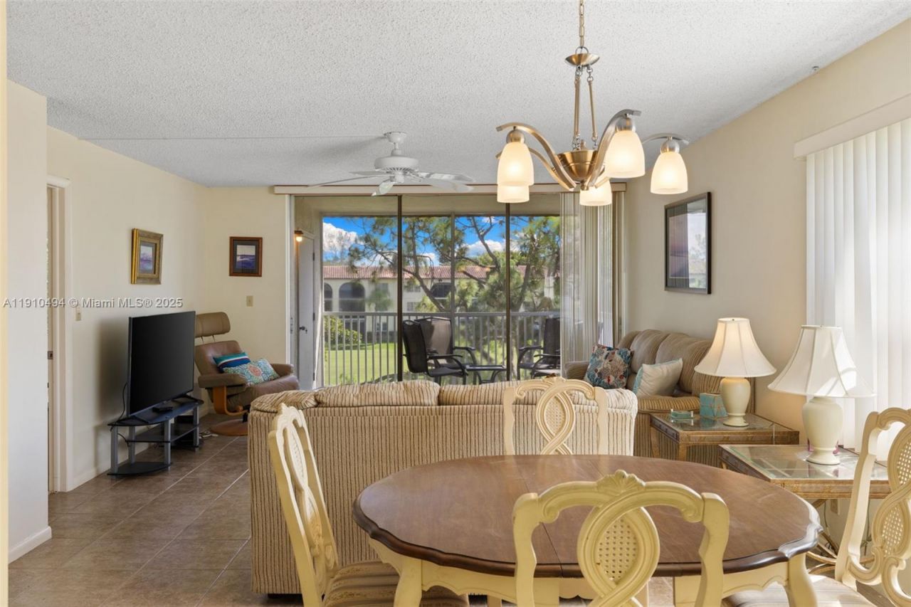 1087 Forest Lakes Drive, Unit 309, Naples, FL 34105 Photo