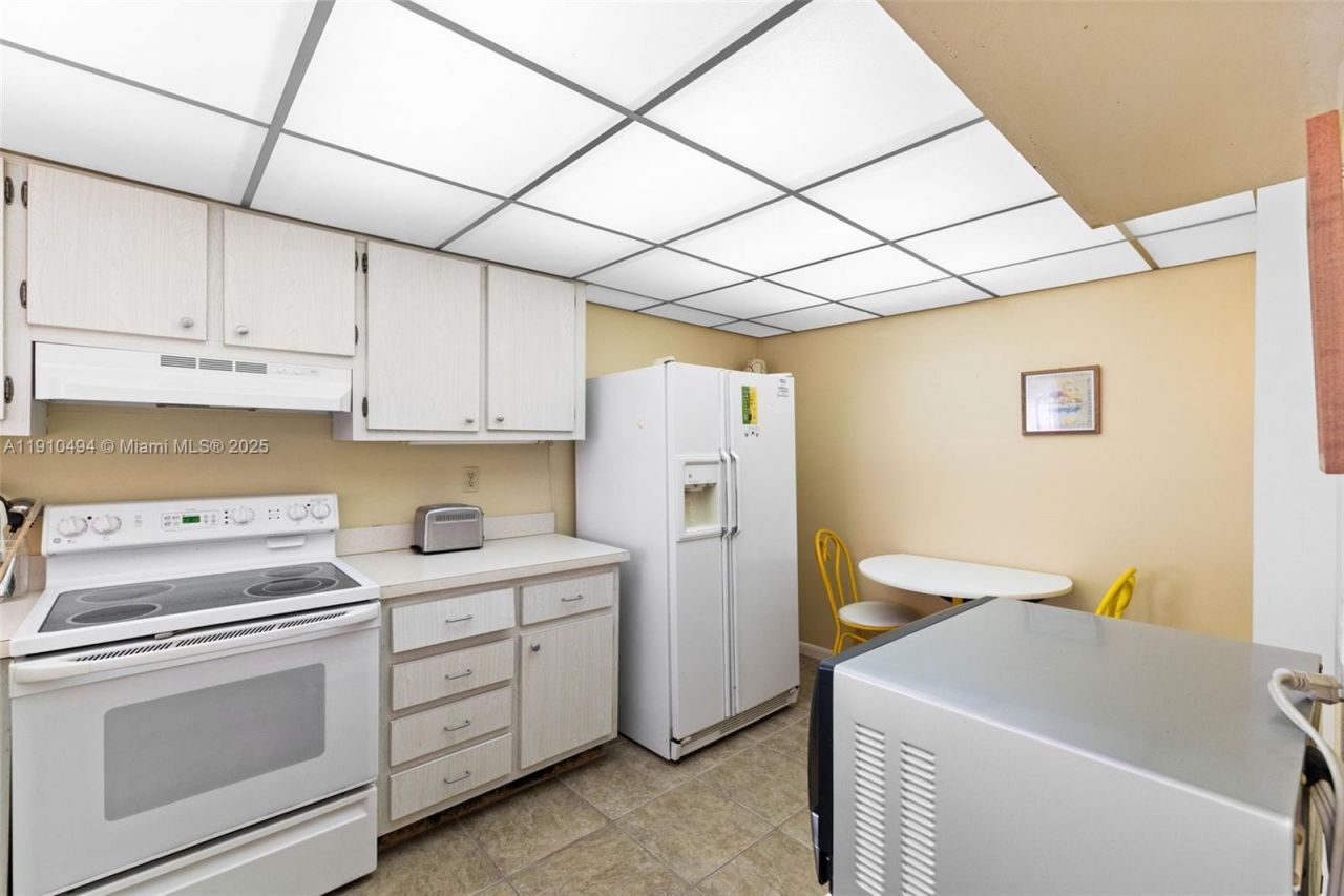 1087 Forest Lakes Drive, Unit 309, Naples, FL 34105 Photo