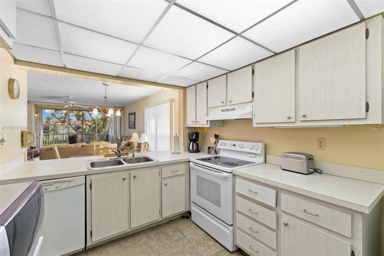 1087 Forest Lakes Drive, Unit 309, Naples, FL 34105 Photo