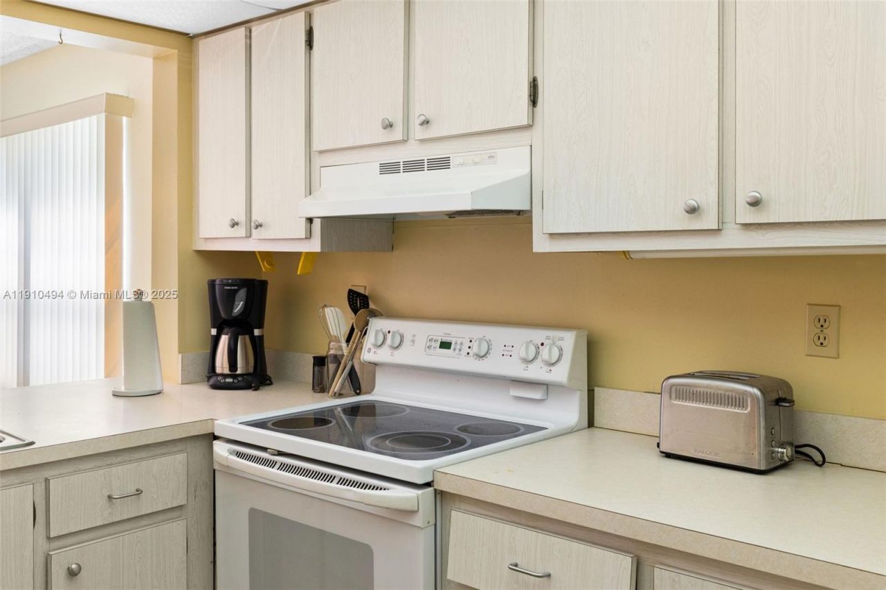 1087 Forest Lakes Drive, Unit 309, Naples, FL 34105 Photo
