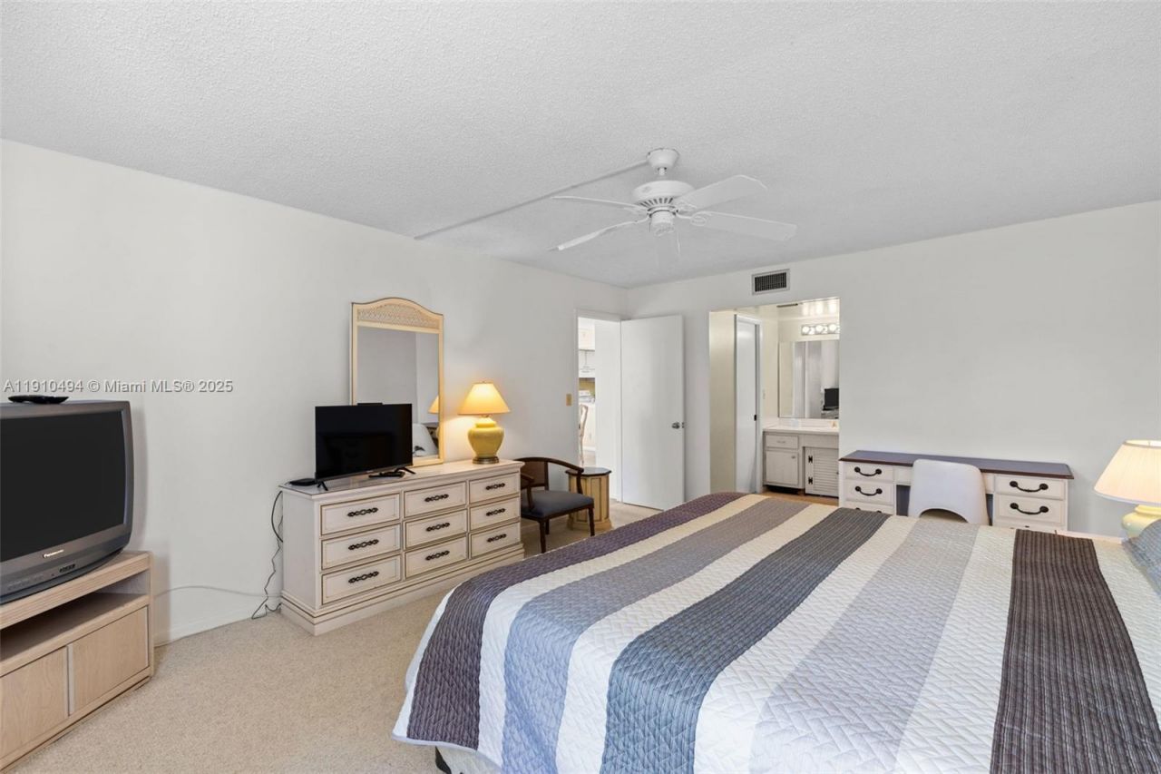 1087 Forest Lakes Drive, Unit 309, Naples, FL 34105 Photo
