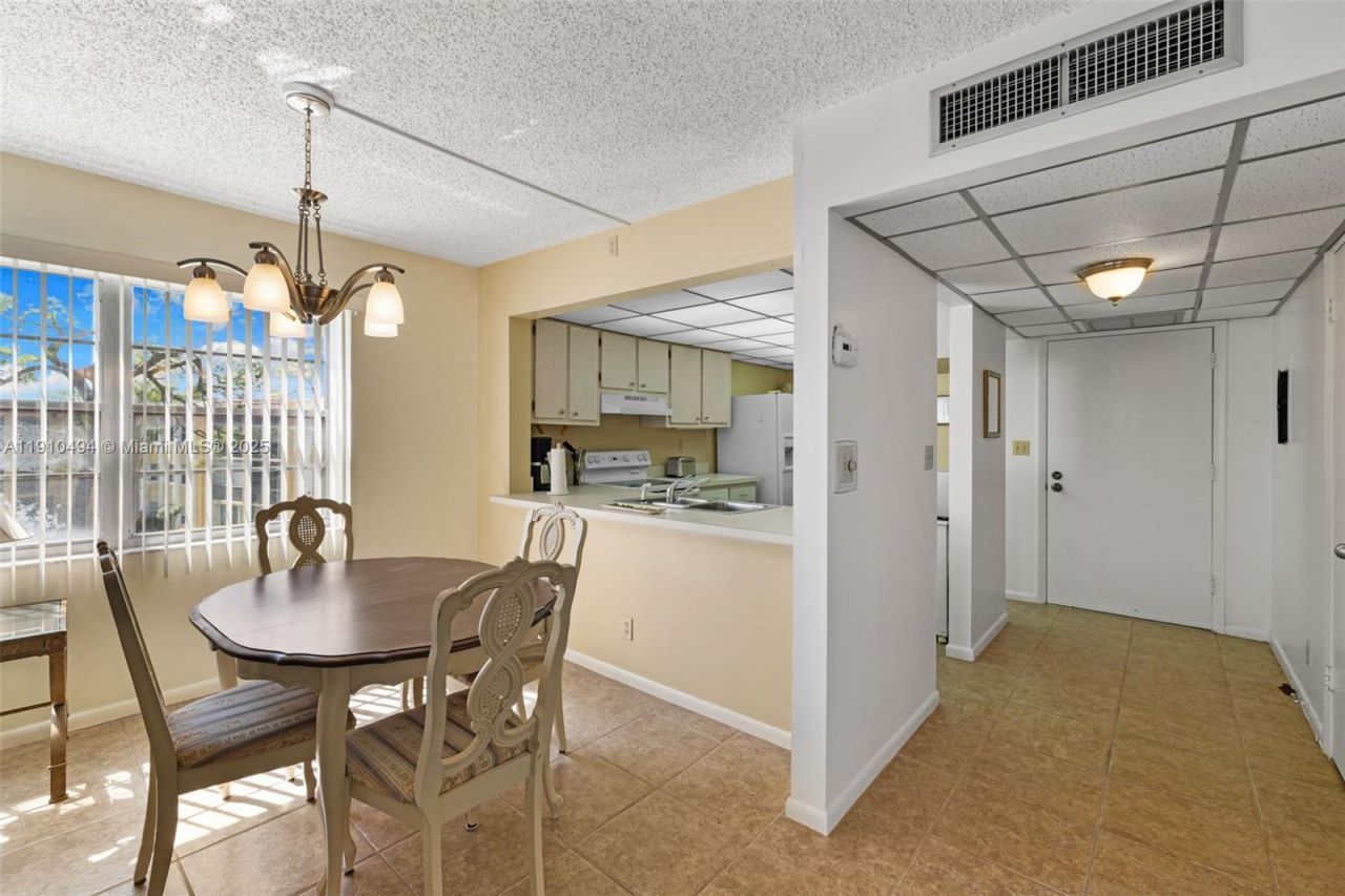 1087 Forest Lakes Drive, Unit 309, Naples, FL 34105 Photo