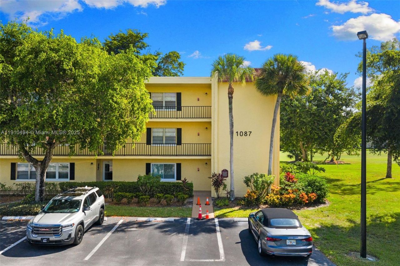 1087 Forest Lakes Drive, Unit 309, Naples, FL 34105 Photo