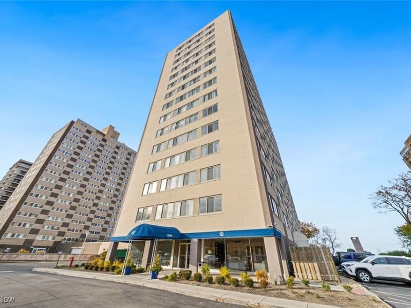 12520 Edgewater Drive, Unit 608, Lakewood, OH 44107 Photo 2