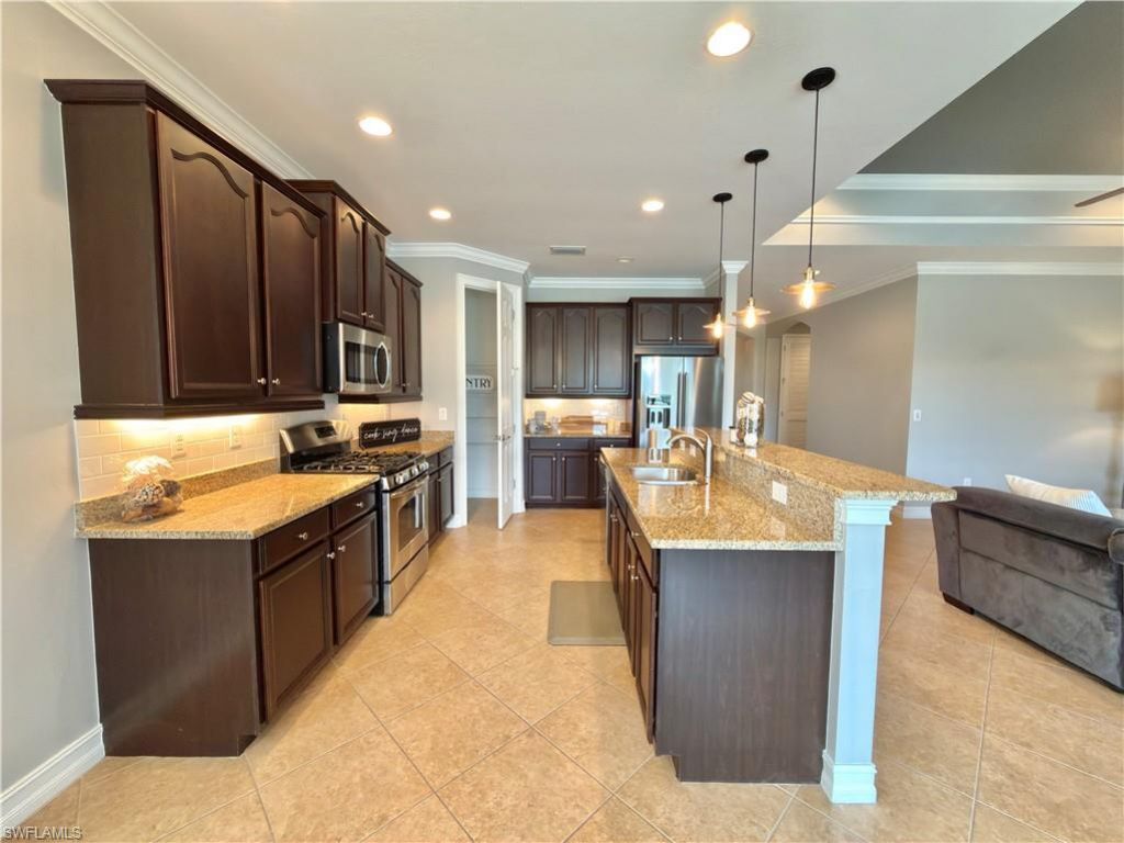 3940 Otter Bend Cir, Fort Myers, FL 33905 Photo