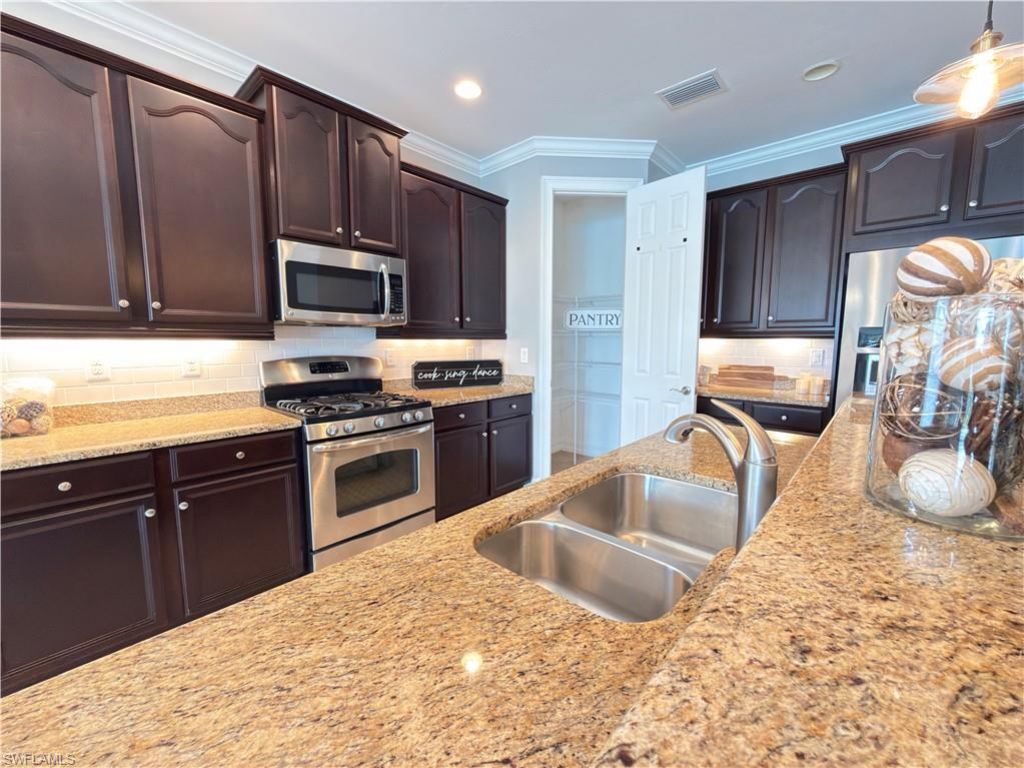 3940 Otter Bend Cir, Fort Myers, FL 33905 Photo