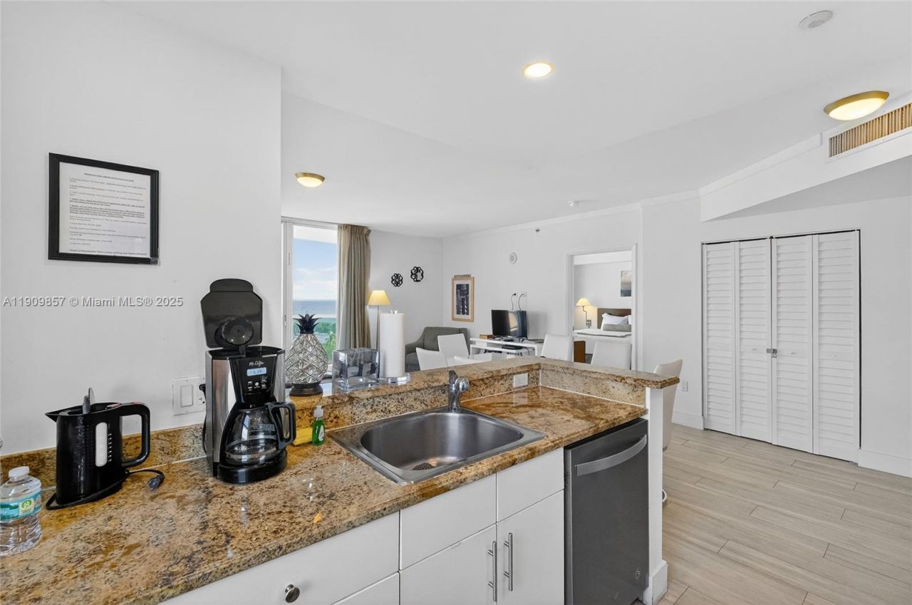 2889 Mcfarlane Rd, Unit 1001, Miami, FL 33133 Photo