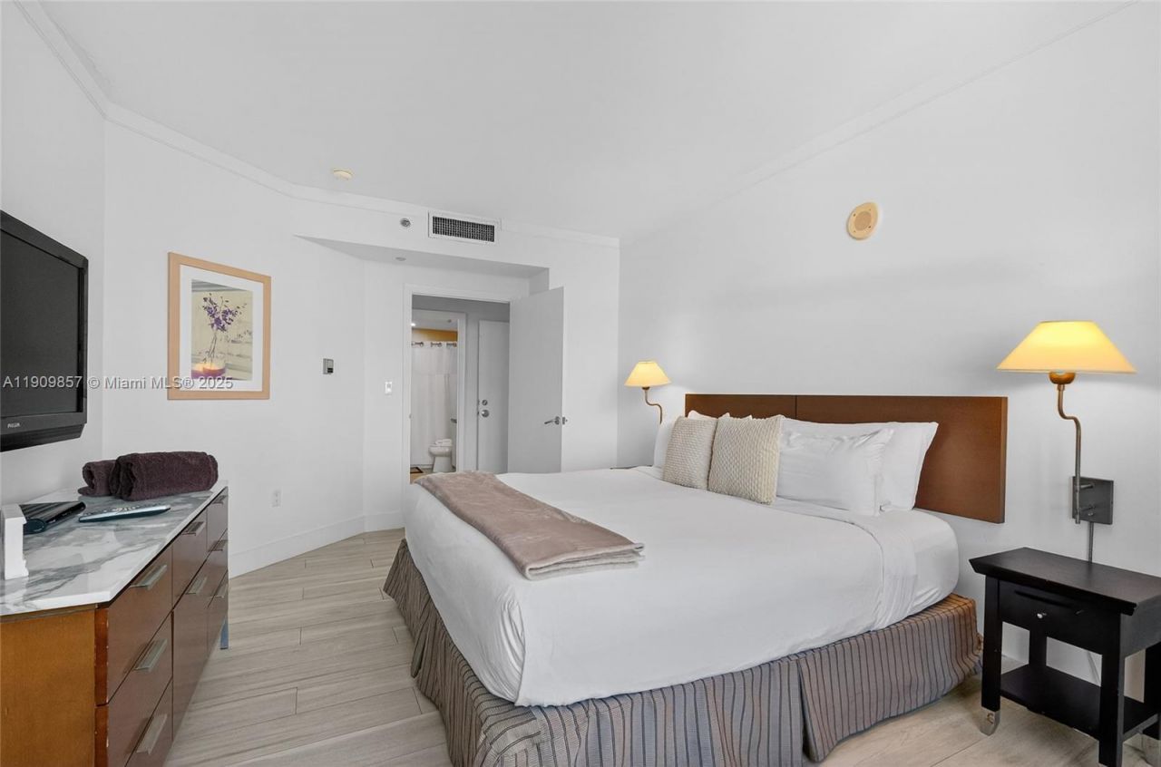 2889 Mcfarlane Rd, Unit 1001, Miami, FL 33133 Photo