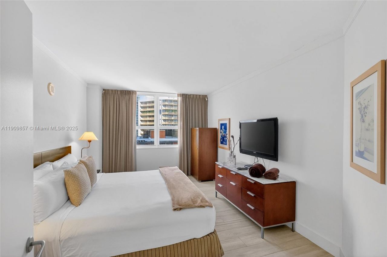 2889 Mcfarlane Rd, Unit 1001, Miami, FL 33133 Photo