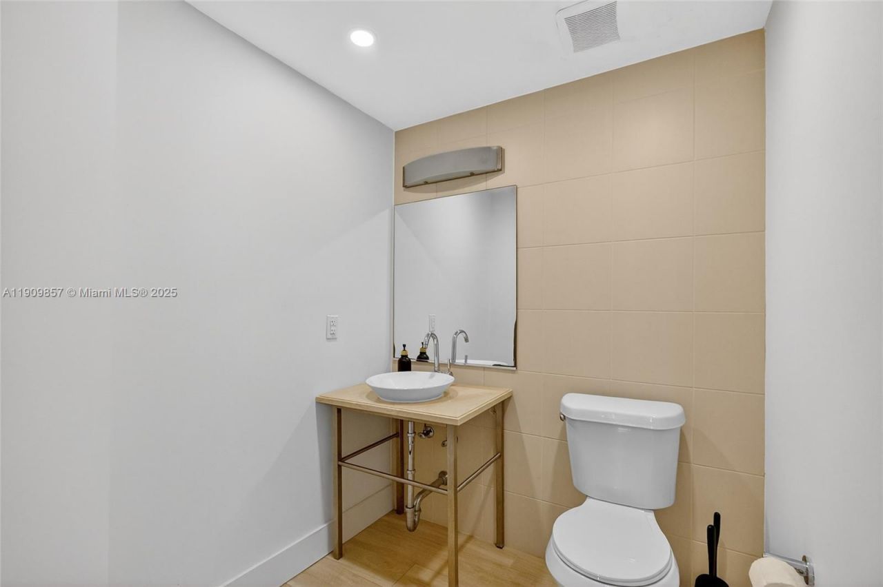 2889 Mcfarlane Rd, Unit 1001, Miami, FL 33133 Photo