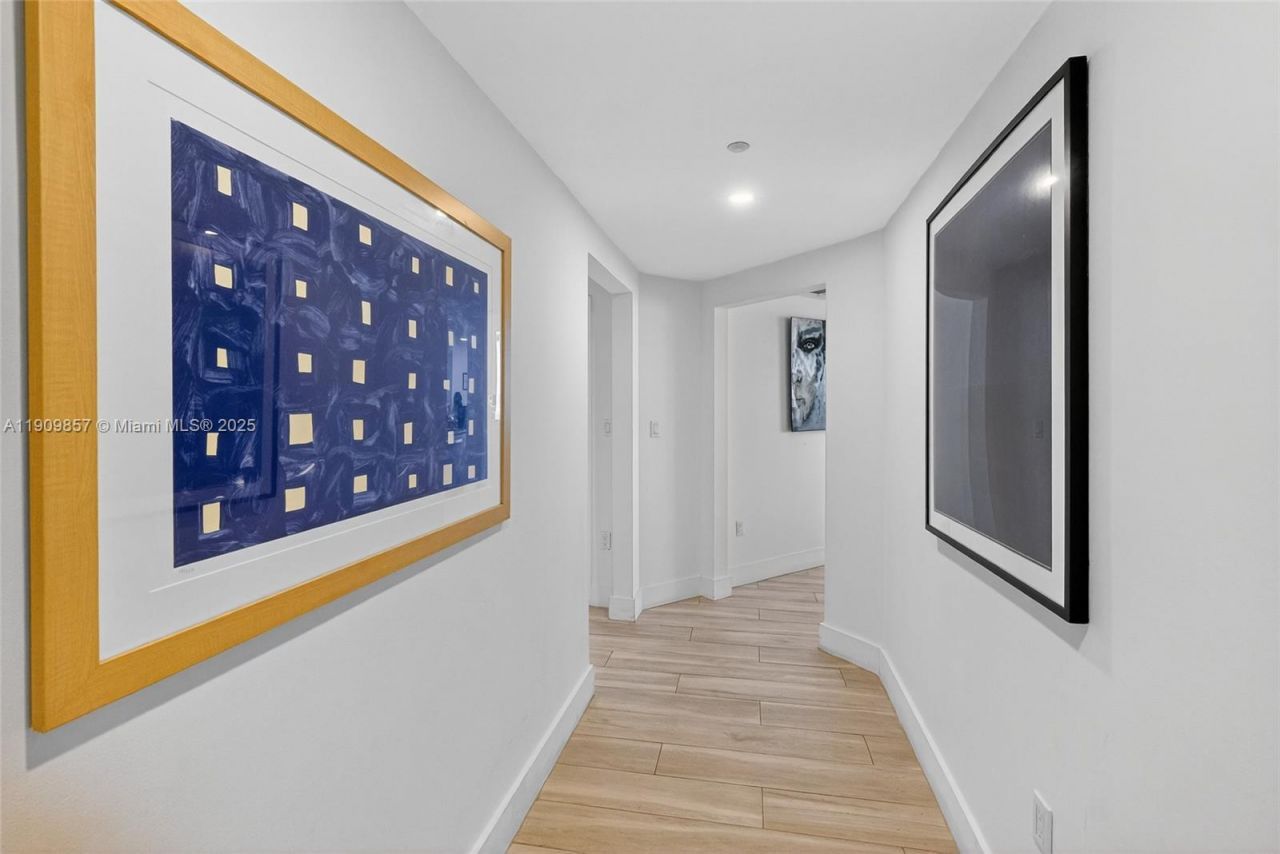 2889 Mcfarlane Rd, Unit 1001, Miami, FL 33133 Photo