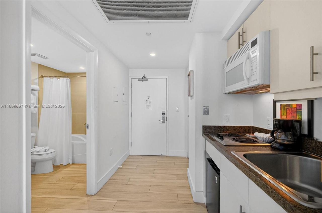 2889 Mcfarlane Rd, Unit 1001, Miami, FL 33133 Photo