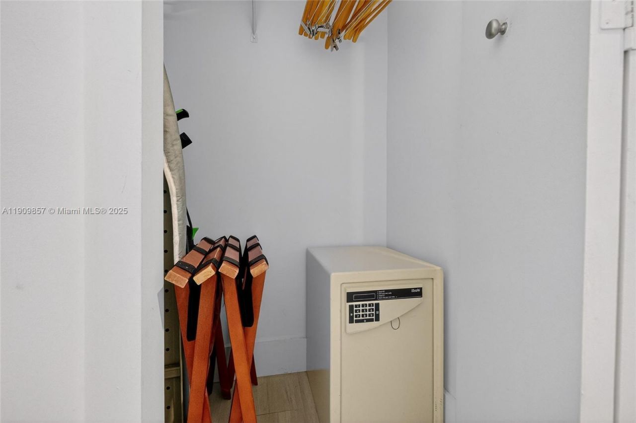 2889 Mcfarlane Rd, Unit 1001, Miami, FL 33133 Photo