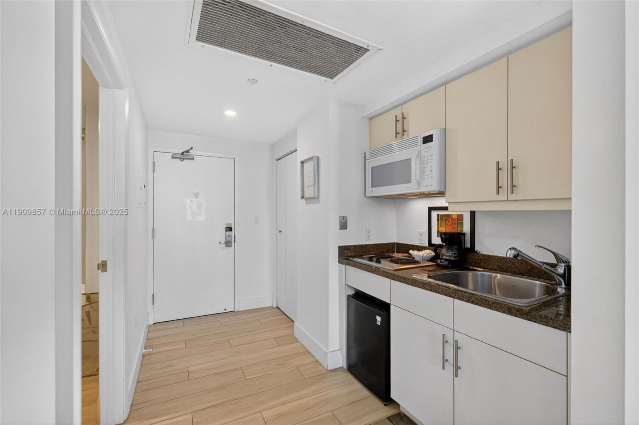 2889 Mcfarlane Rd, Unit 1001, Miami, FL 33133 Photo