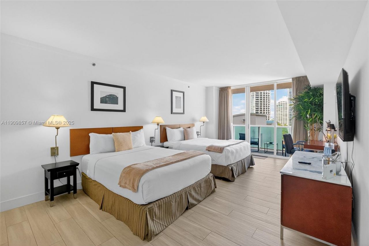 2889 Mcfarlane Rd, Unit 1001, Miami, FL 33133 Photo