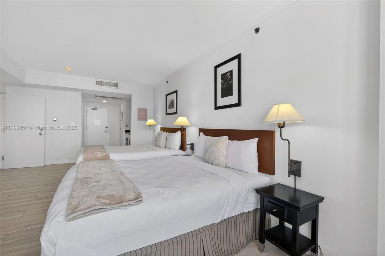 2889 Mcfarlane Rd, Unit 1001, Miami, FL 33133 Photo