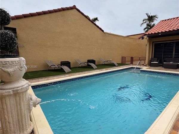 20305 NE 10th Ct, Miami, FL 33179