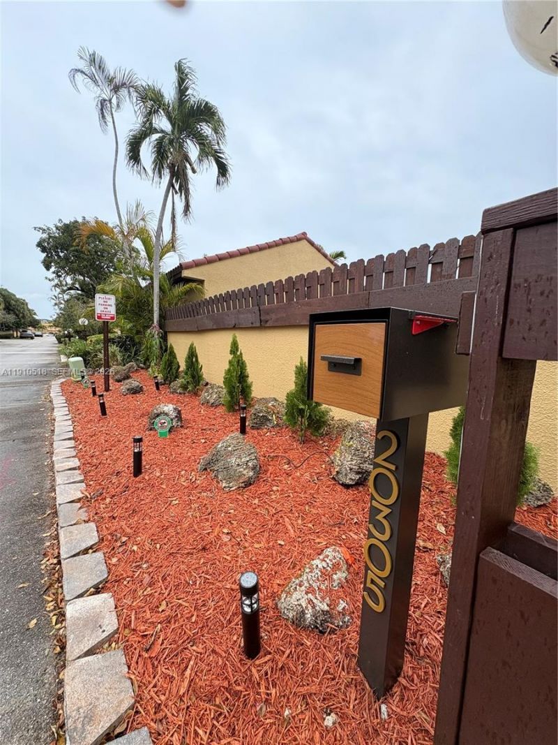 20305 NE 10th Ct, Miami, FL 33179 Photo