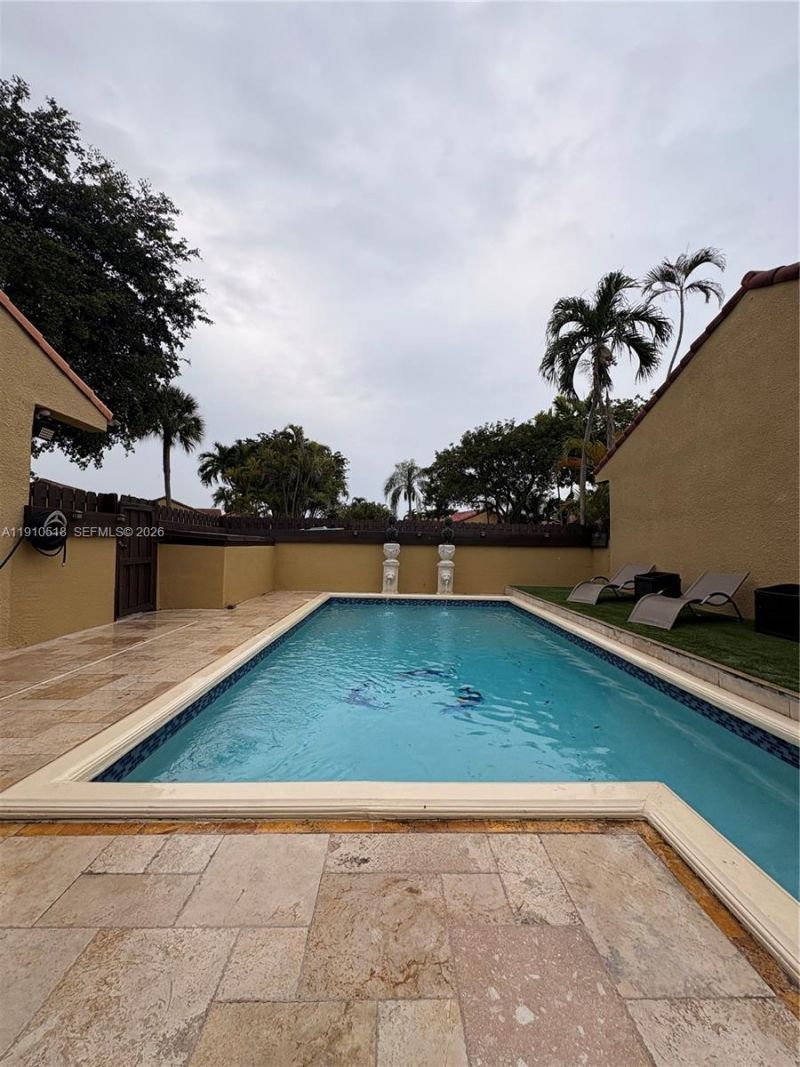 20305 NE 10th Ct, Miami, FL 33179 Photo