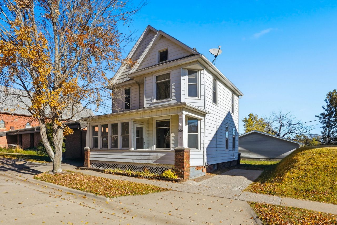 509 Sycamore St, Muscatine, IA 52761 Main Photo