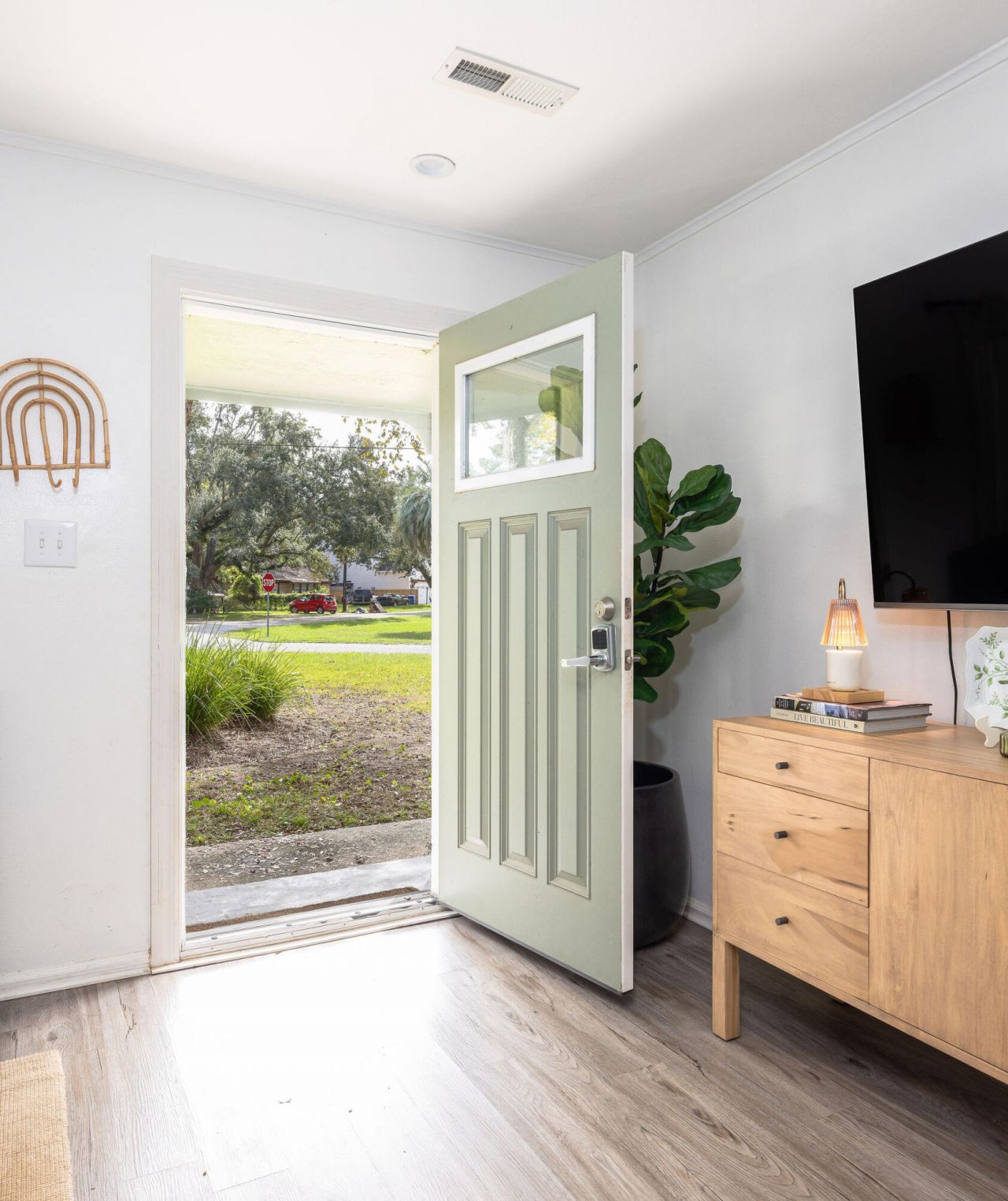 2 Ellen Avenue Photo 12