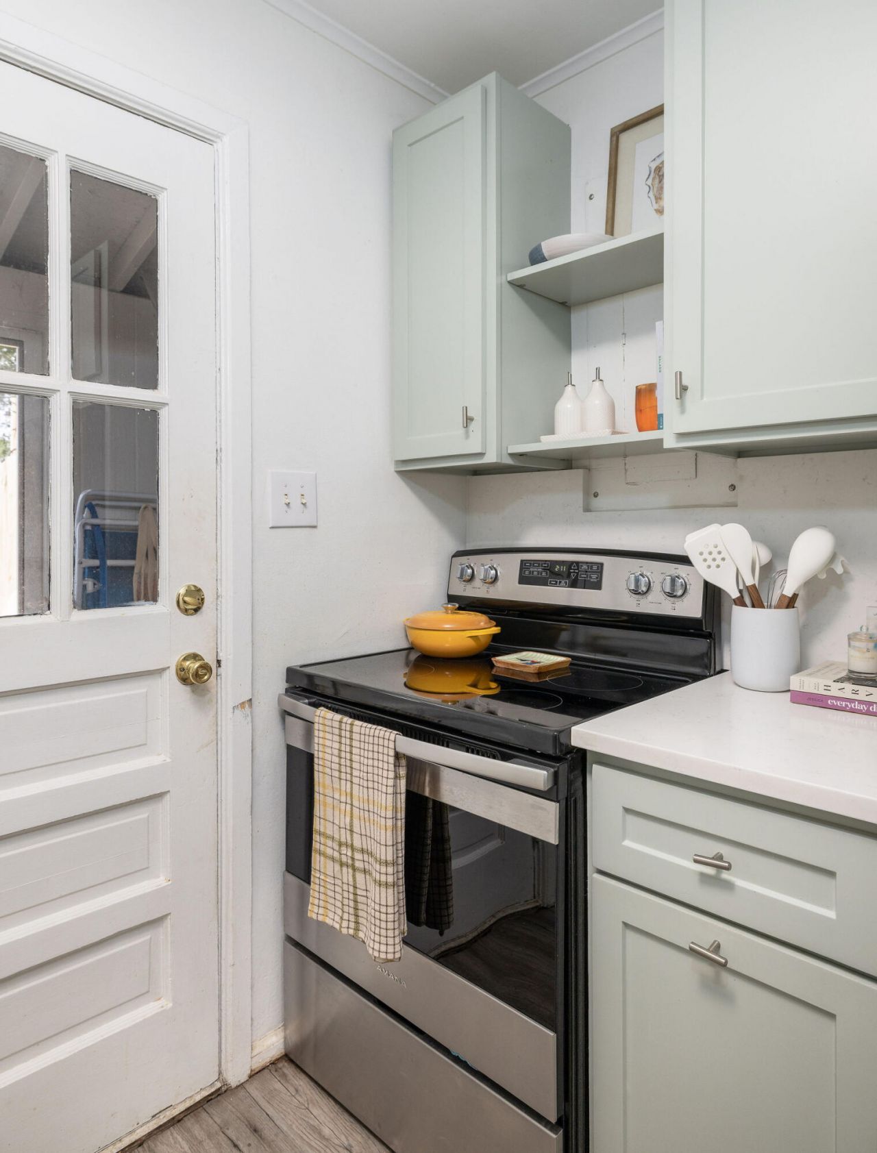 2 Ellen Avenue Photo 14