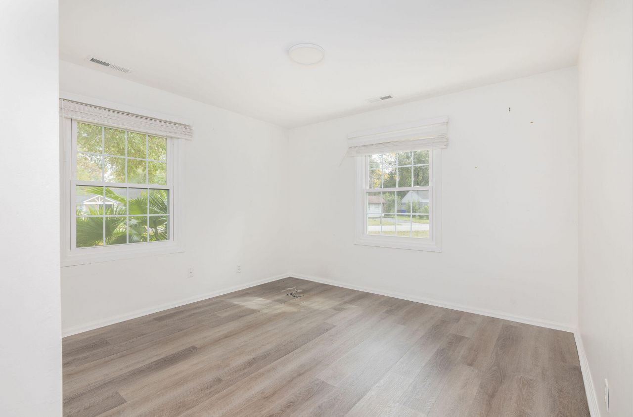 2 Ellen Avenue Photo 24