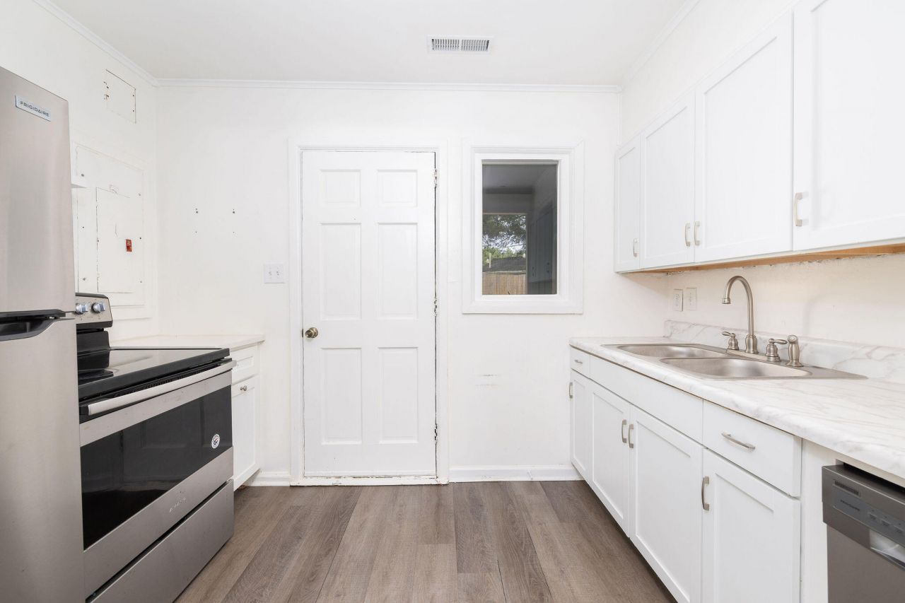 2 Ellen Avenue Photo 31