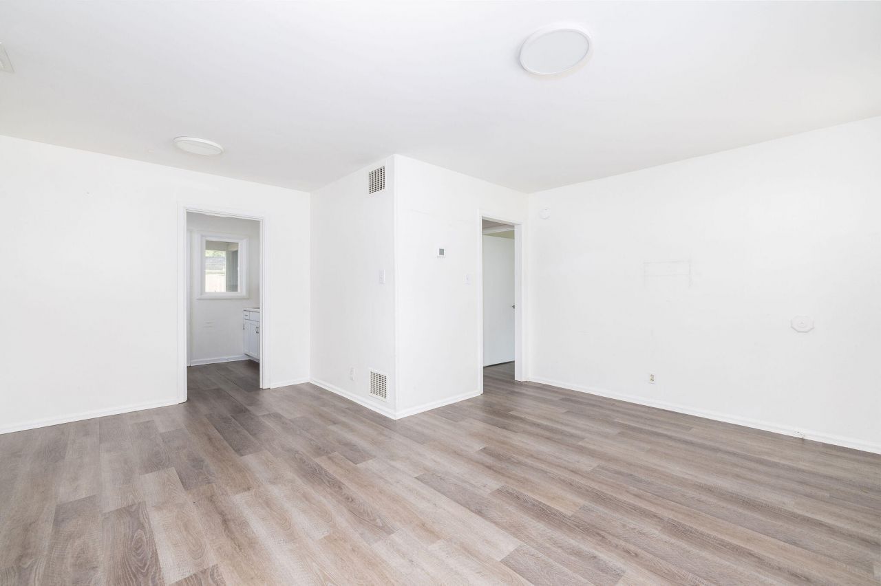 2 Ellen Avenue Photo 33