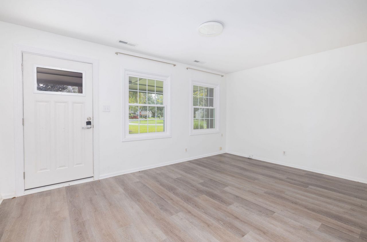 2 Ellen Avenue Photo 35