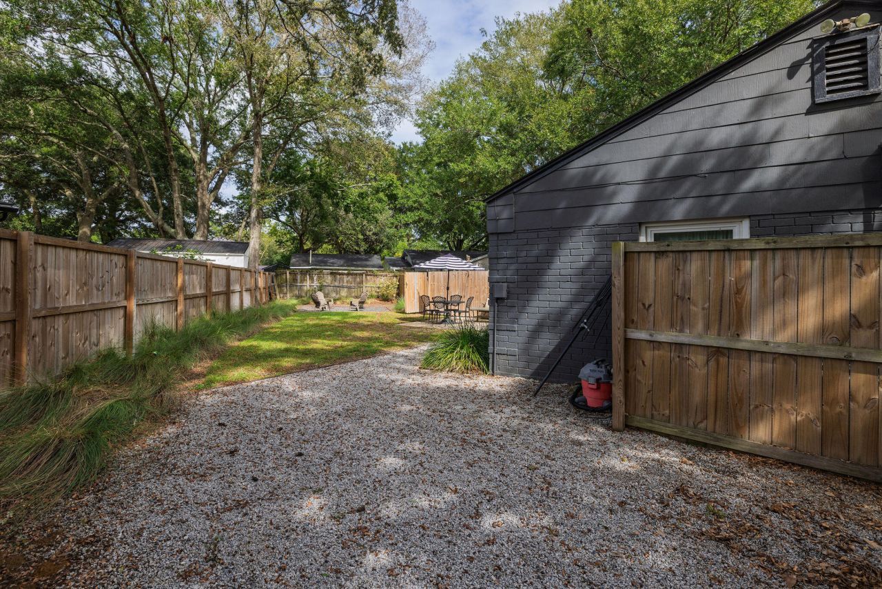 2 Ellen Avenue Photo 44