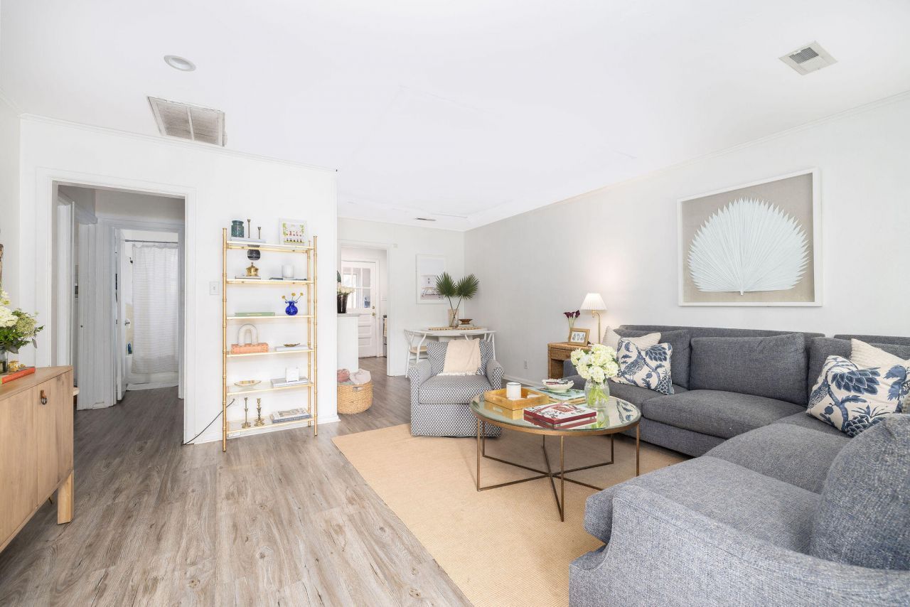 2 Ellen Avenue Photo 9