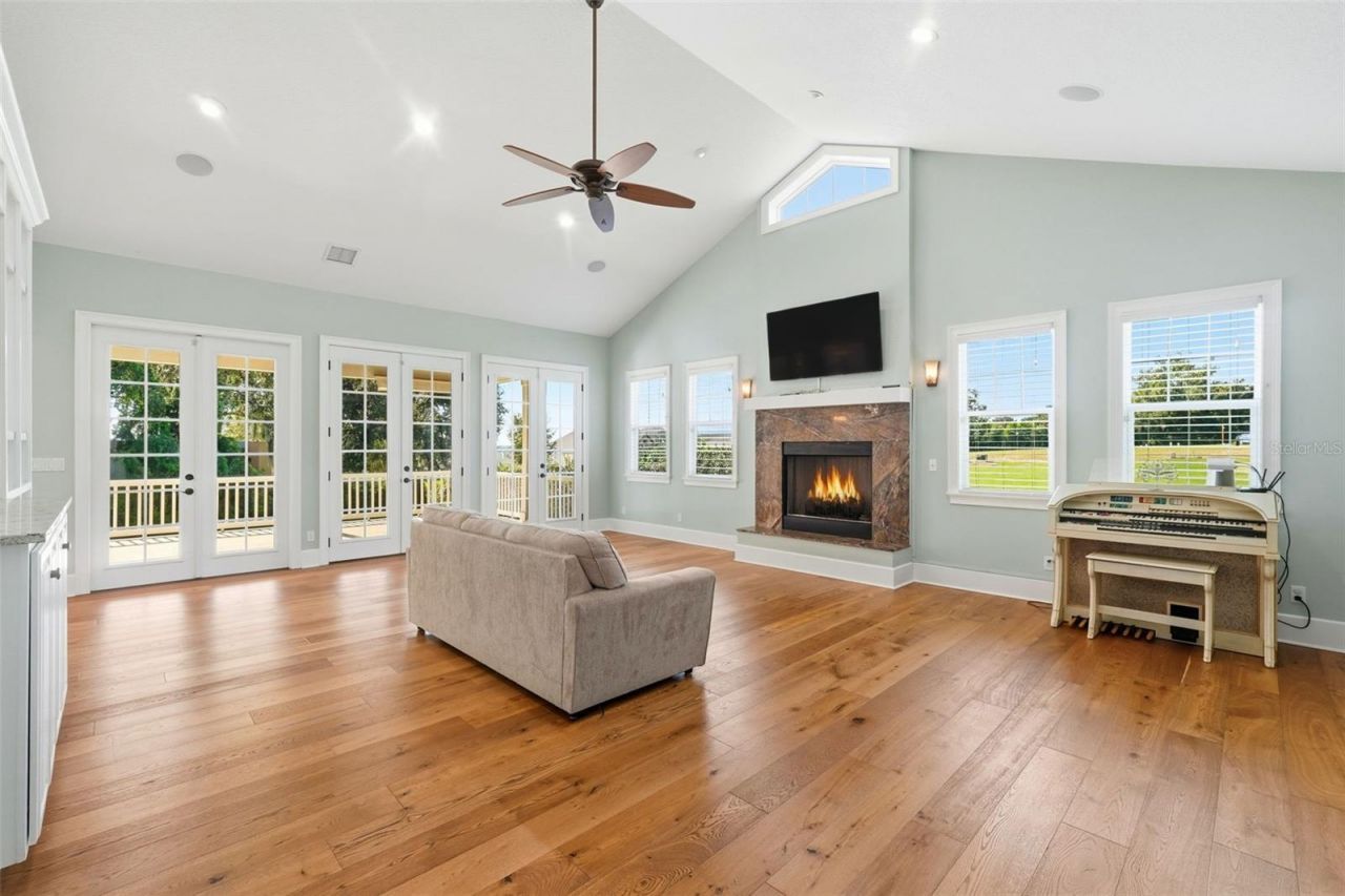 580 W 10th Avenue, Mount Dora, FL 32757 Photo