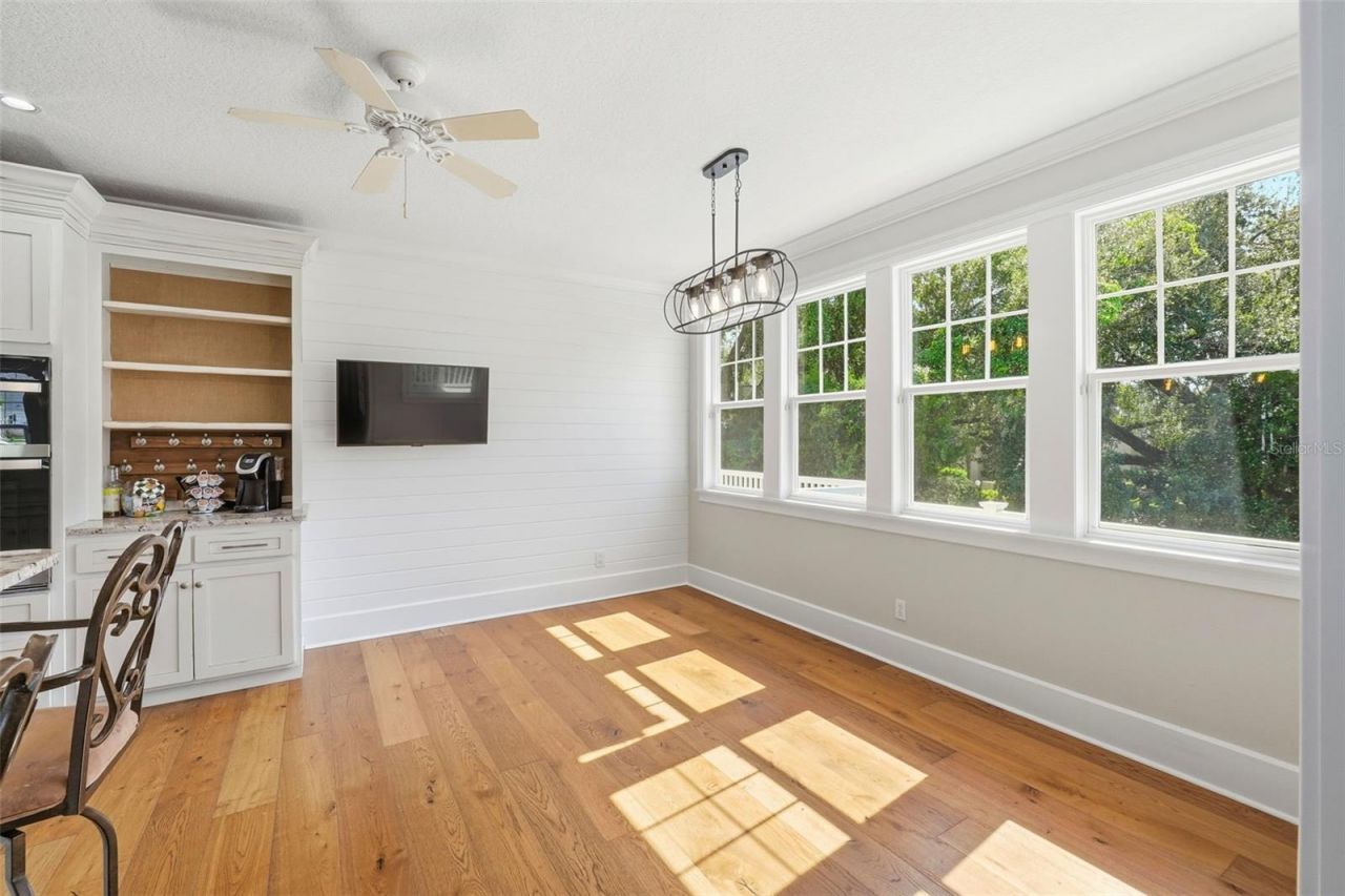 580 W 10th Avenue, Mount Dora, FL 32757 Photo