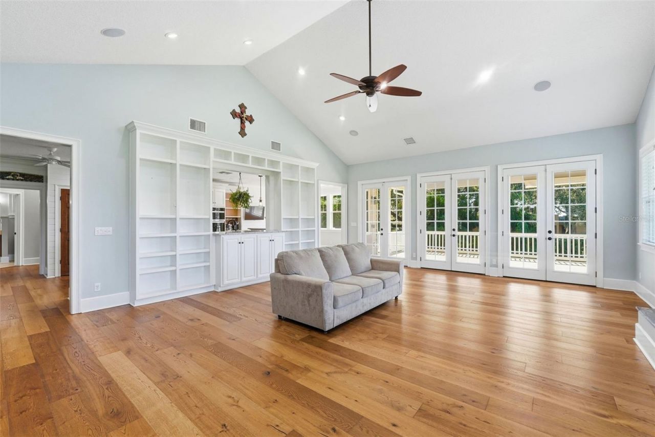 580 W 10th Avenue, Mount Dora, FL 32757 Photo