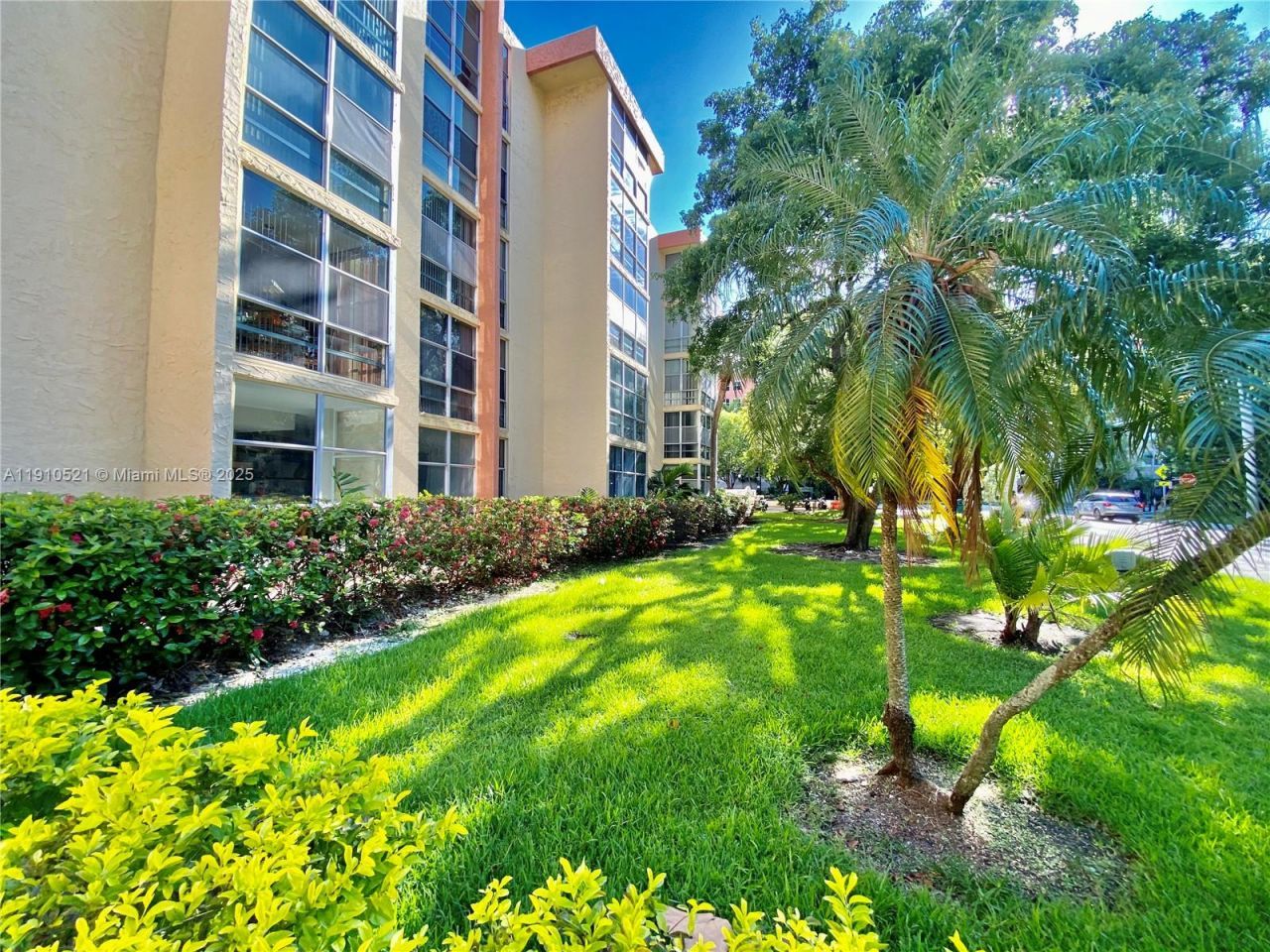 210 172nd St, Unit 135, Sunny Isles Beach, FL 33160 Photo