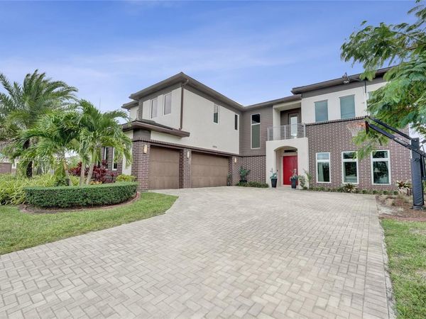 6804 N Stillwater Shores Dr, Davie, FL 33314