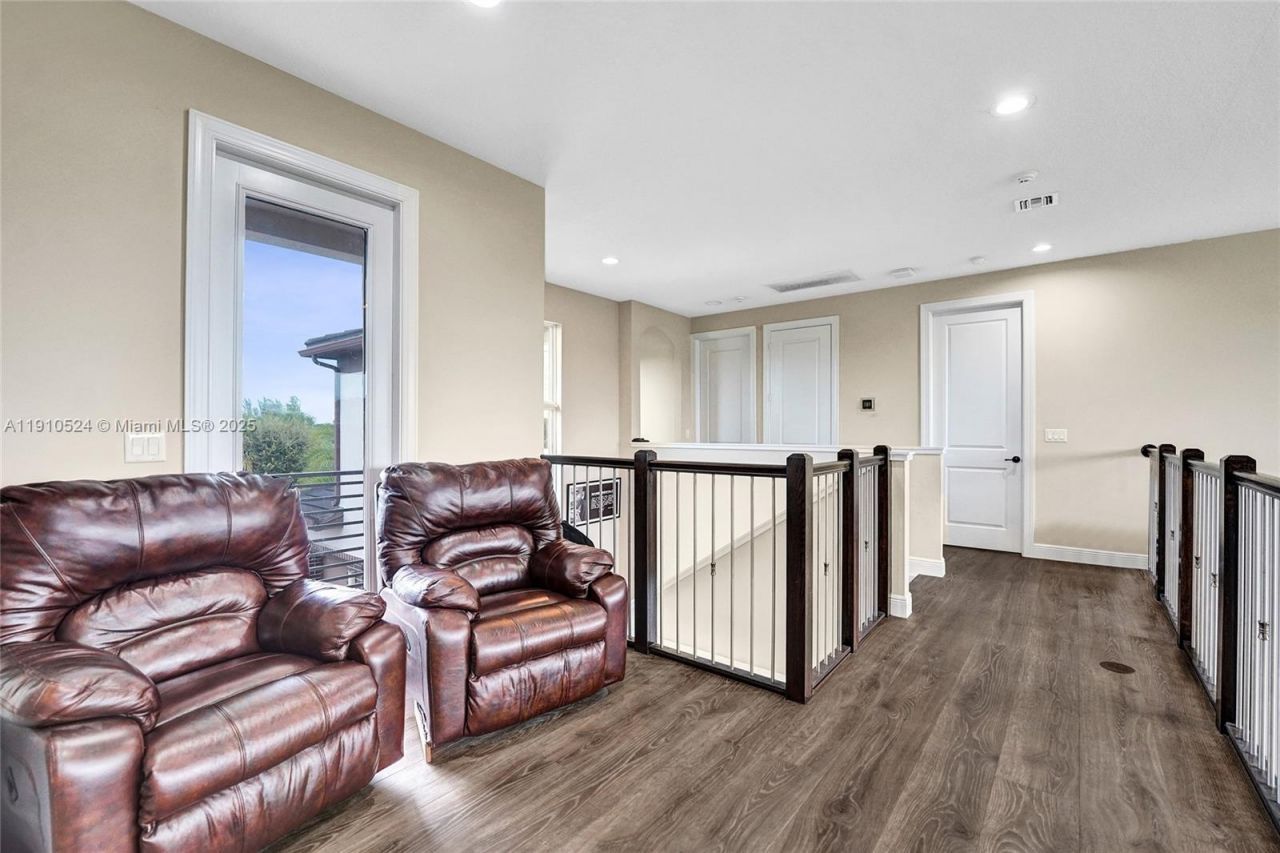 6804 N Stillwater Shores Dr, Davie, FL 33314 Photo