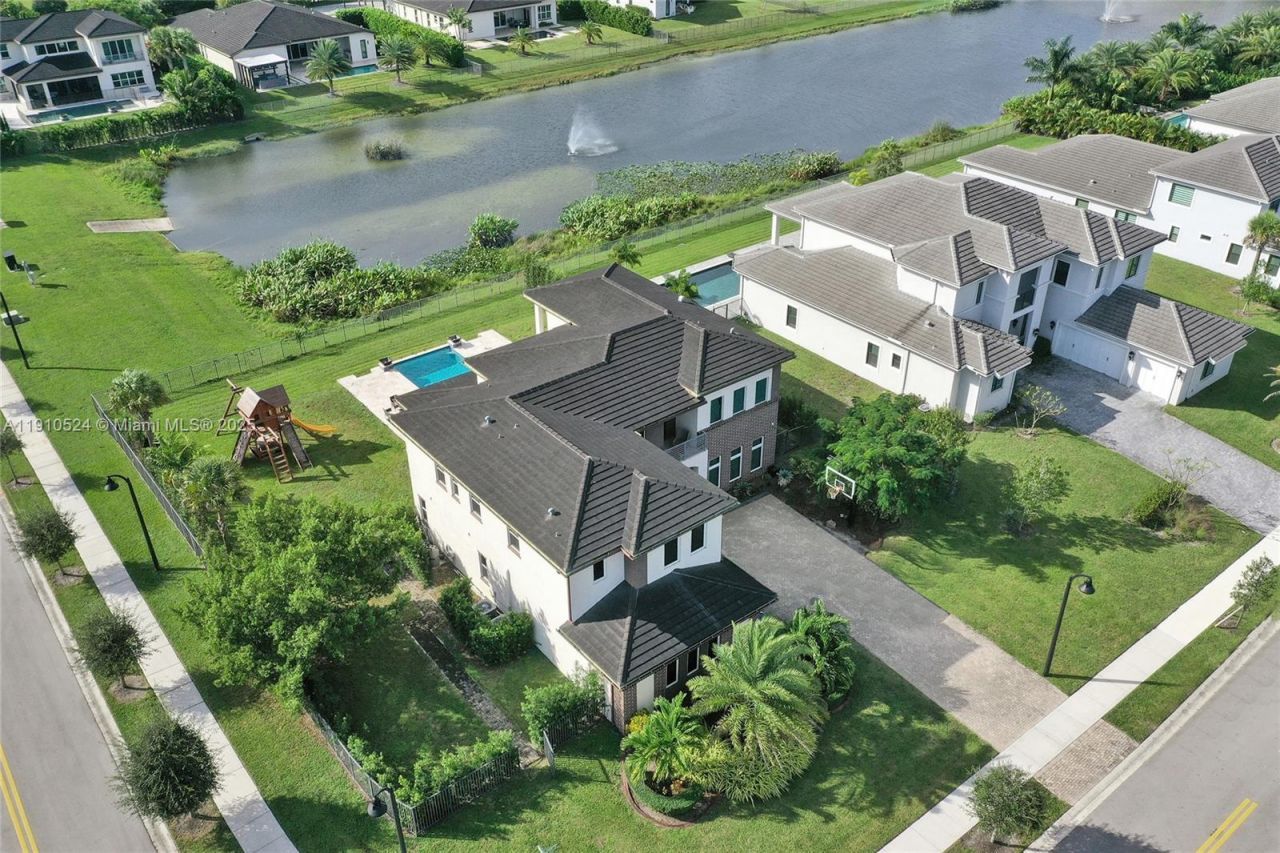 6804 N Stillwater Shores Dr, Davie, FL 33314 Photo