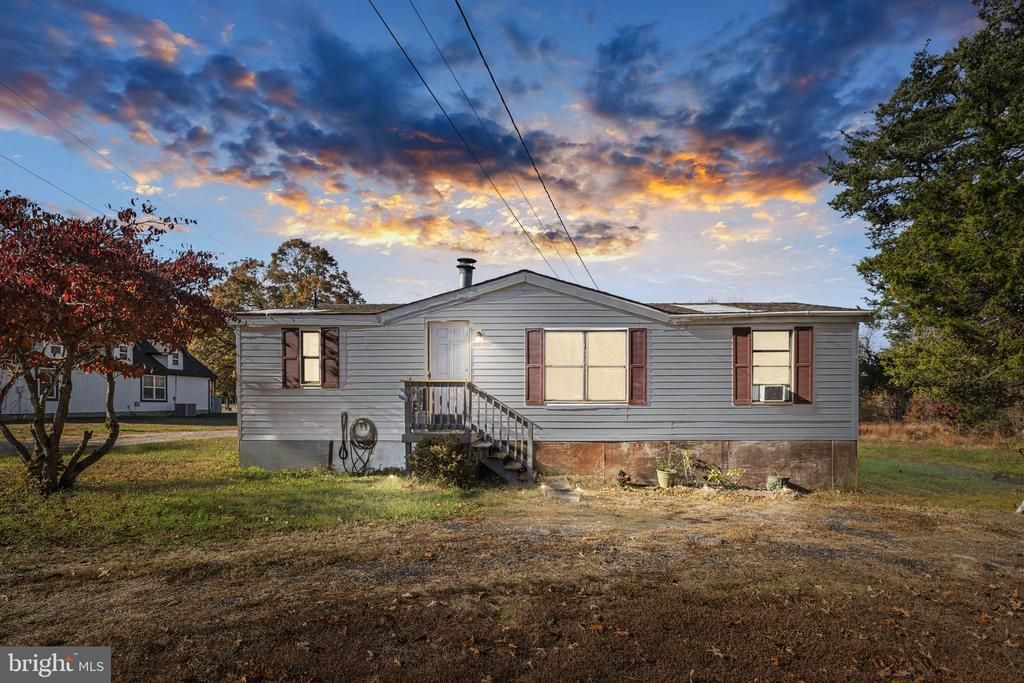 9004 Thornton Rolling Road, Fredericksburg, VA 22408 Main Photo