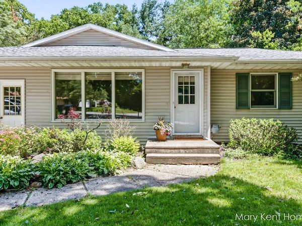 6662 Buttrick Avenue SE, Alto, MI 49302