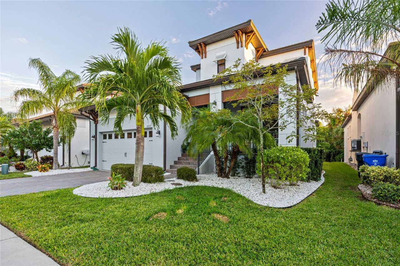 1025 Seagrape Drive, Ruskin, FL 33570 Photo