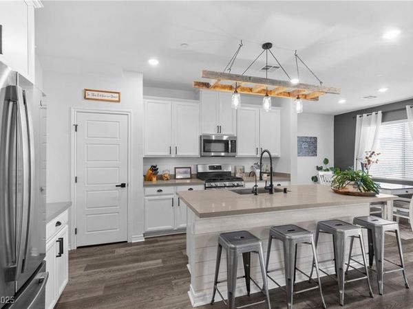 8866 Sasquatch Run Avenue, Las Vegas, NV 89166